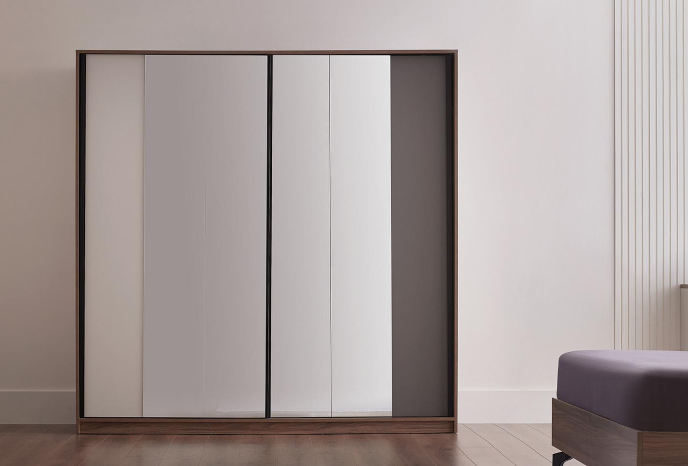 Гардероб с плъзгащи се врати Cordell 220 см