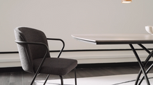 Заредете изображение във визуализатора на галерията – Трапезен стол с метални крака Berta
